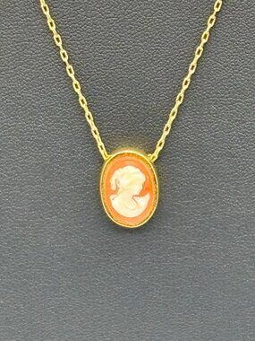 Vintage-Inspired 18" Cameo Pendant Necklace With Gold-Tone Chain And Oval Profil